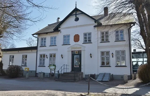 Teglrødt ved fjorden